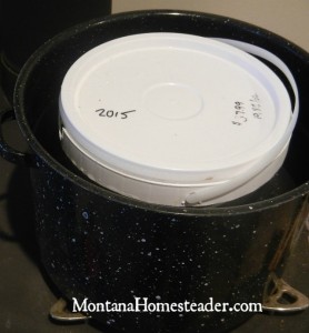 How to decrystallize honey in large buckets | Montana Homesteader