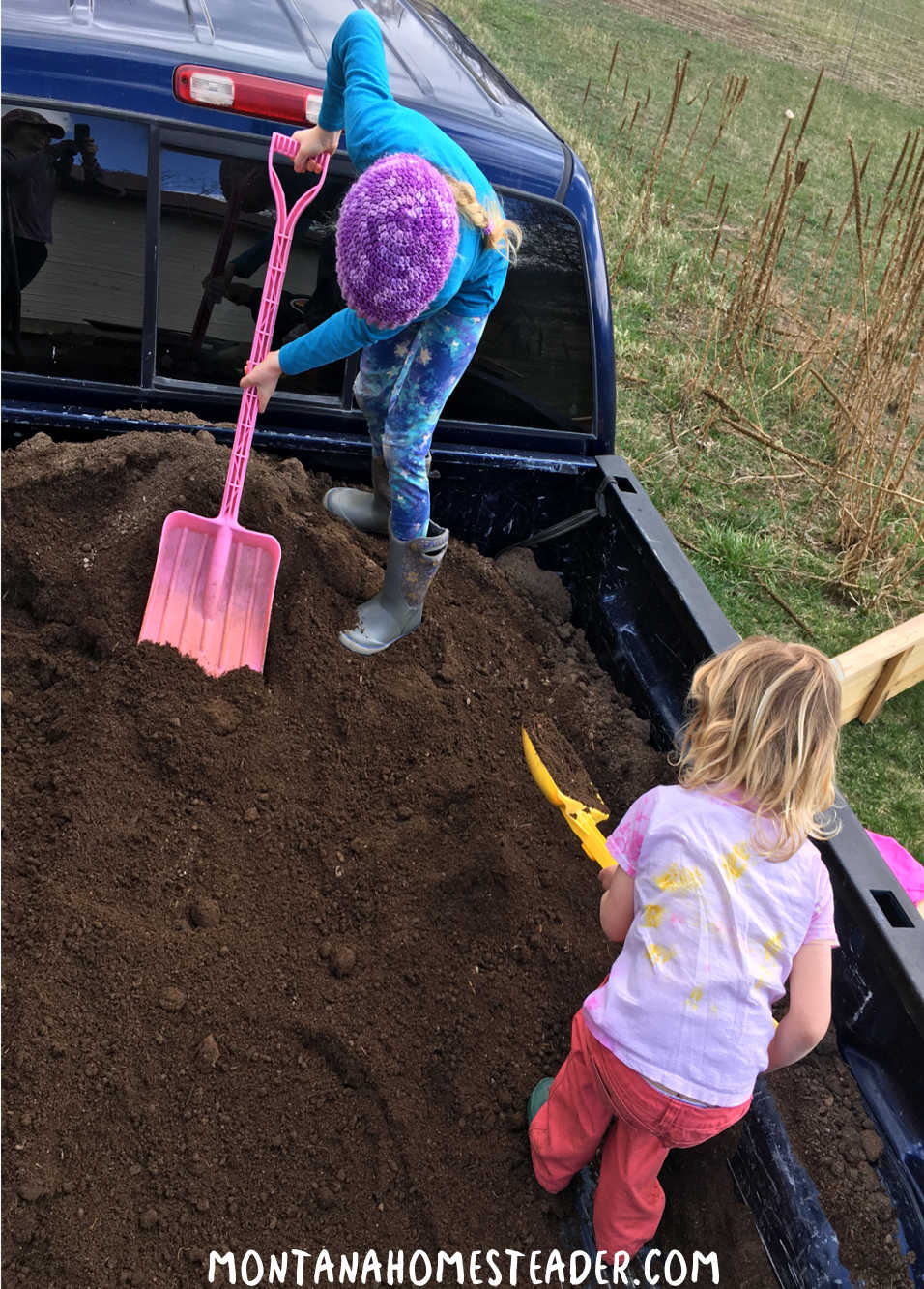 How to build a raised bed garden for beginners what is the best soil for raised bed gardens half compost half top soil mix is ideal